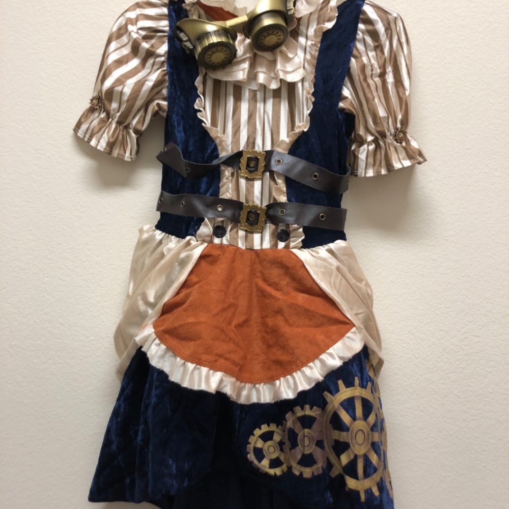 Costume - Picture 5 of 5